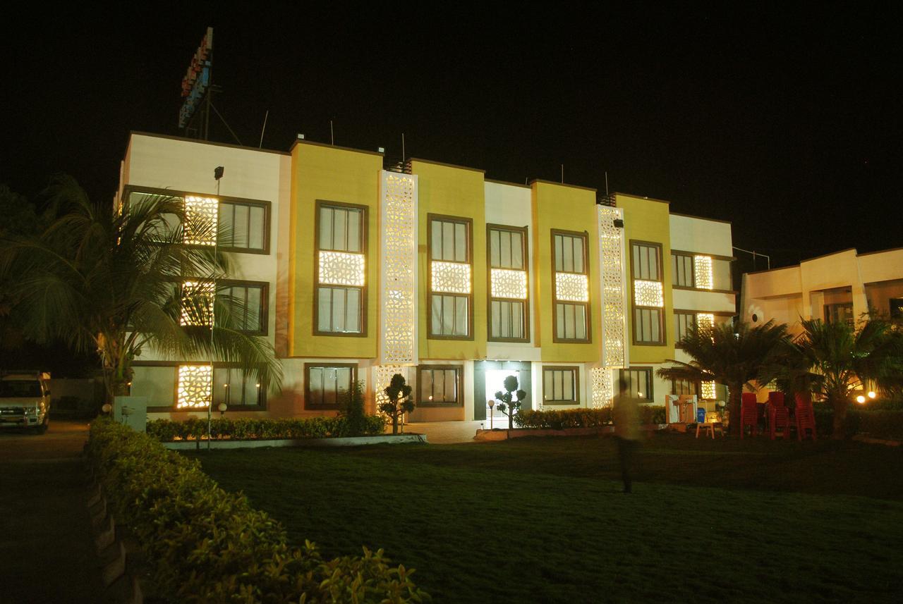 Safari Hotel & Resort Somnāth Exteriör bild