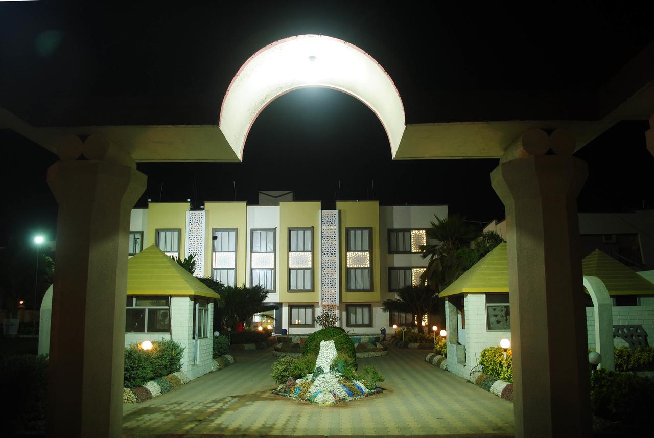 Safari Hotel & Resort Somnāth Exteriör bild