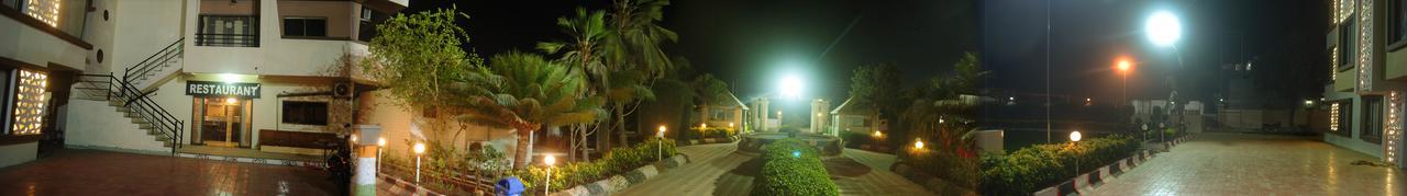 Safari Hotel & Resort Somnāth Exteriör bild