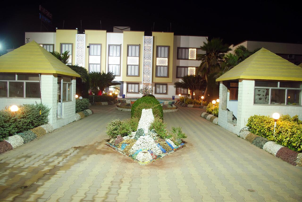 Safari Hotel & Resort Somnāth Exteriör bild