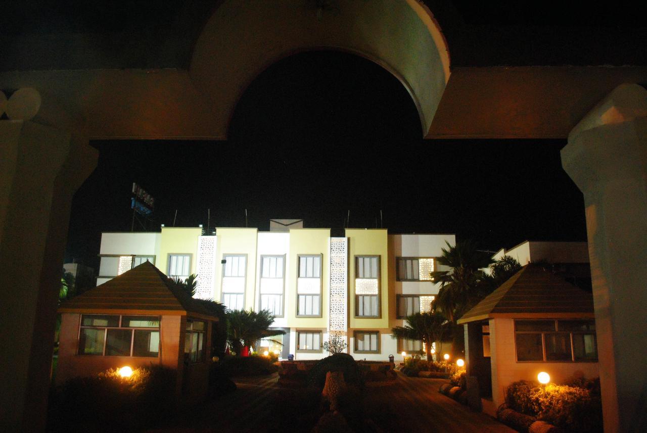 Safari Hotel & Resort Somnāth Exteriör bild